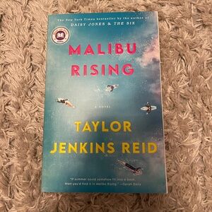 Malibu Rising By Taylor Jenkins Reid